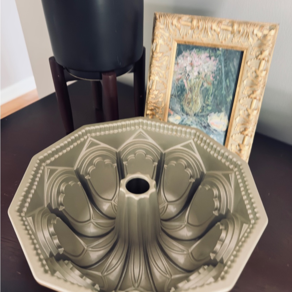 Williams-Sonoma Vaulted Dome Bundt Pan Cathedral Heavy Cast Aluminum 9 Cups USA